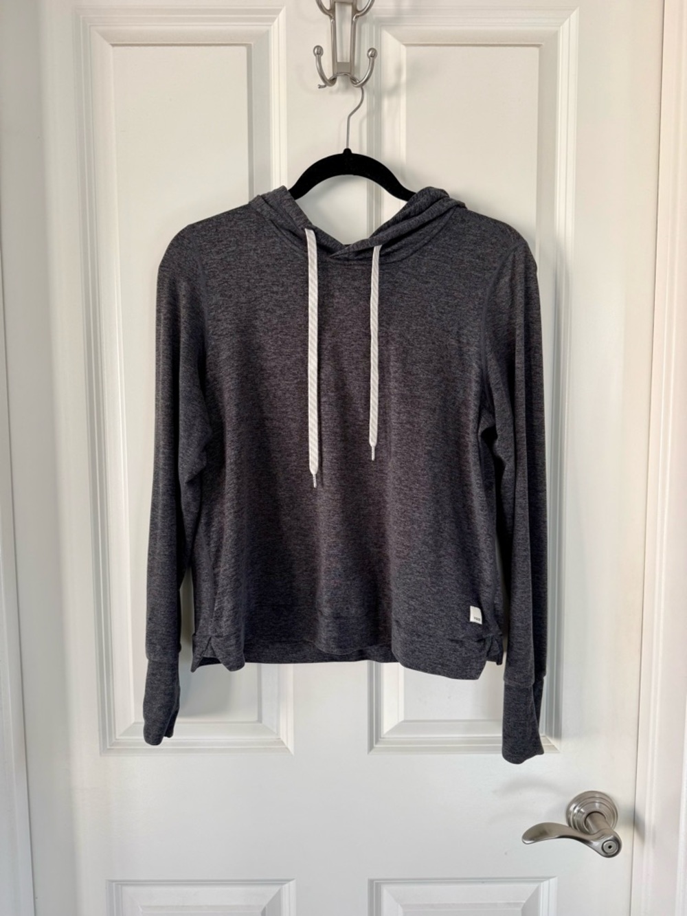 Vuori Women's Halo Essential Hoodie in Charcoal Heather - Picture 2 of 3